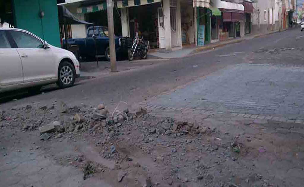 Deja Escombro A Media Calle Para Manifestarse En Tlaltenango NTR