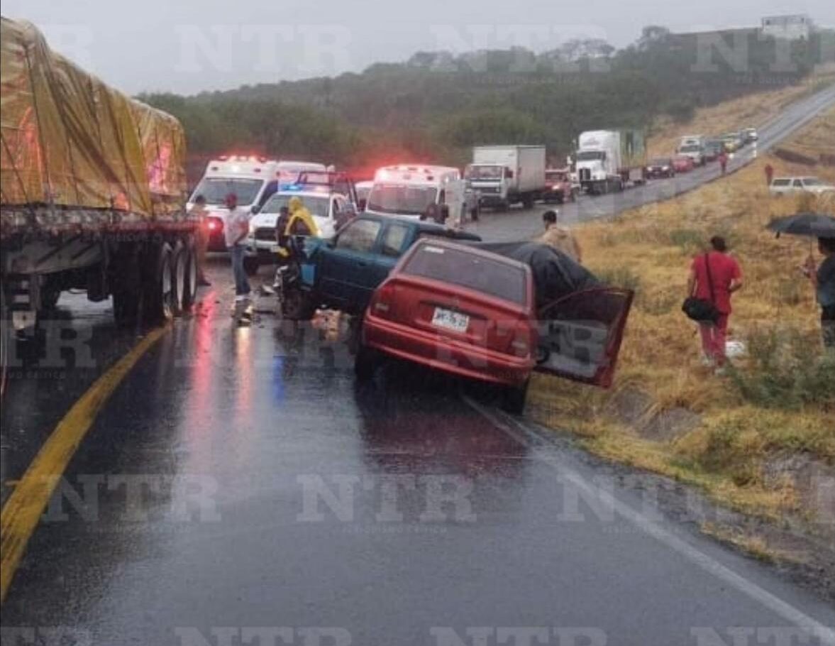 Accidente cierra circulación en carretera federal 23 NTR Zacatecas