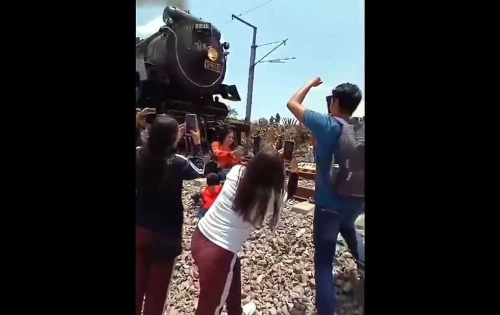 Muere Al Intentar Tomarse Selfie Con Hist Rica Locomotora Ntr Zacatecas