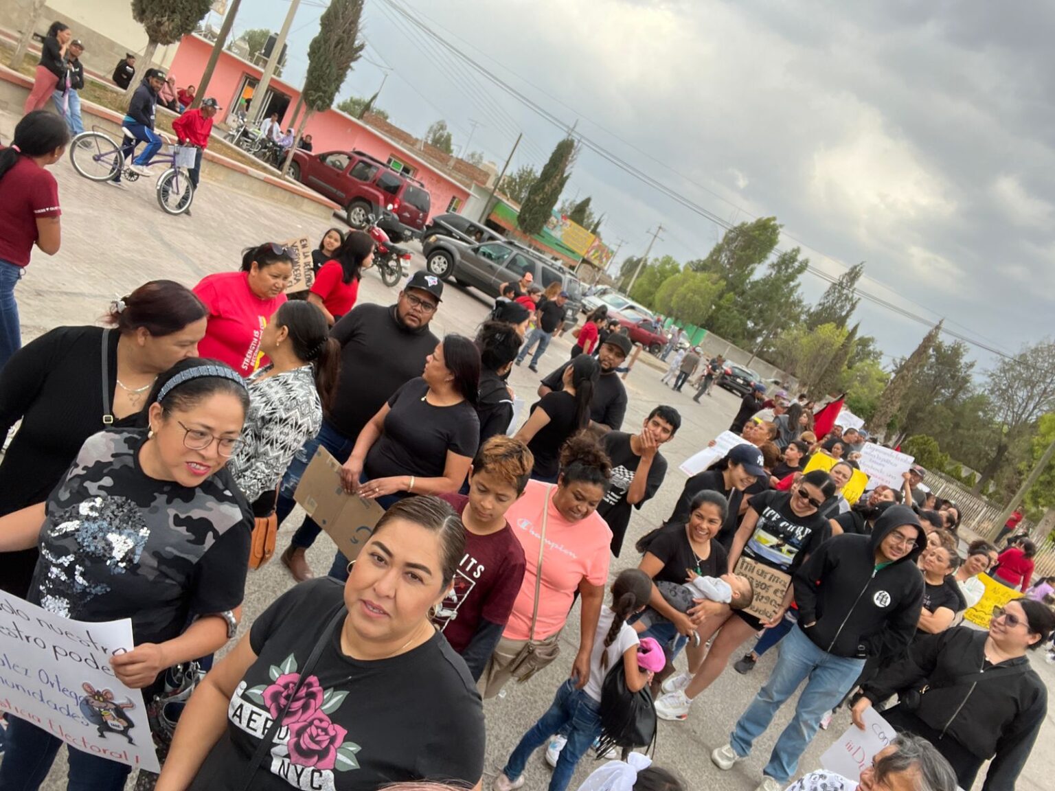 Realizan Marcha por la dignidad y la democracia de Villa González