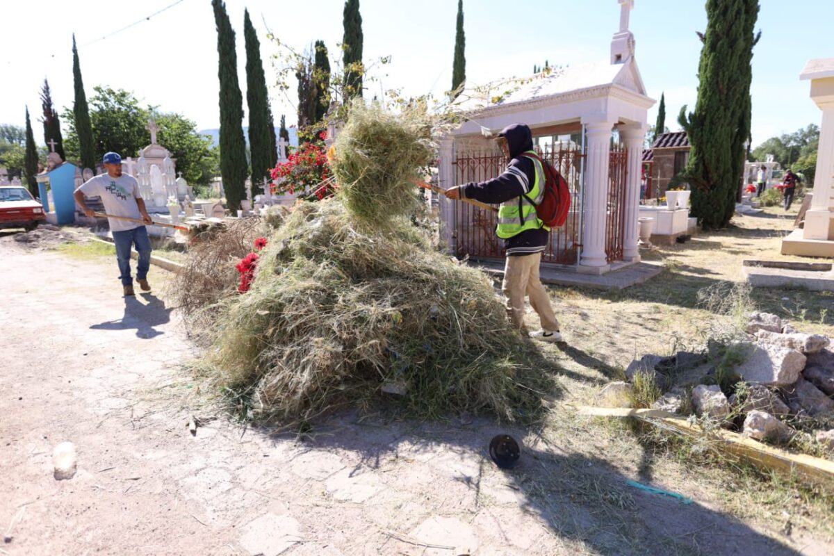 Limpian Panteones Por D A De Muertos Ntr Zacatecas