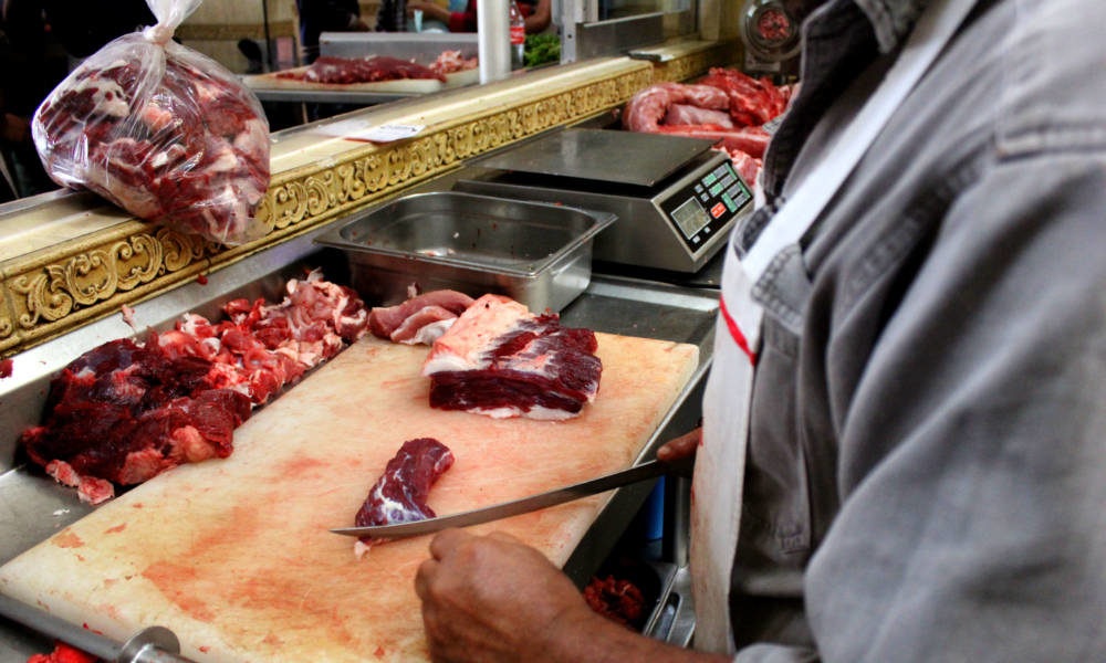 Carne congelada, la mayor competencia de las carnicerías
