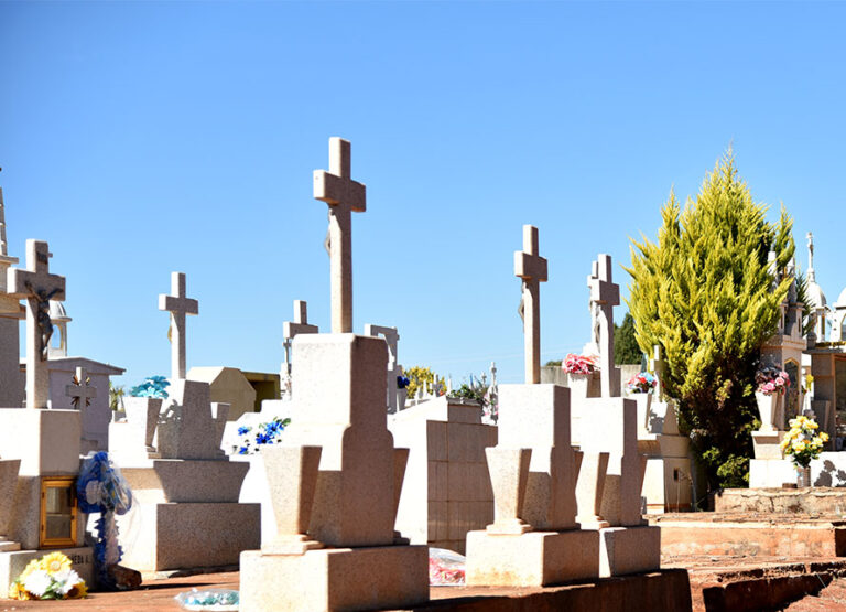 Sin espacios, panteón de San Cristóbal