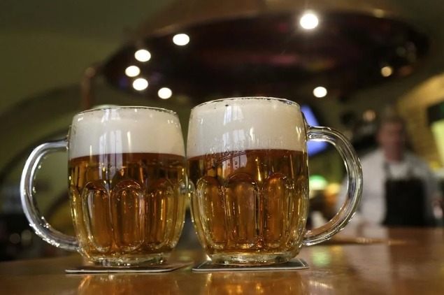Beben más ‘cheve’ mexicana en EU