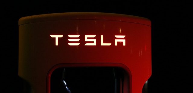 Supera Tesla expectativas de entregas en segundo trimestre