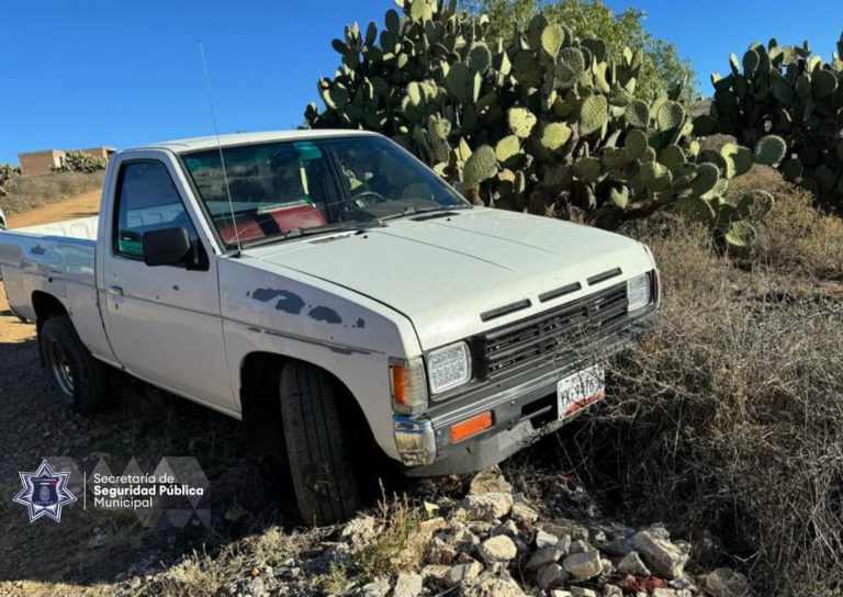 Aseguran dos vehículos abandonados