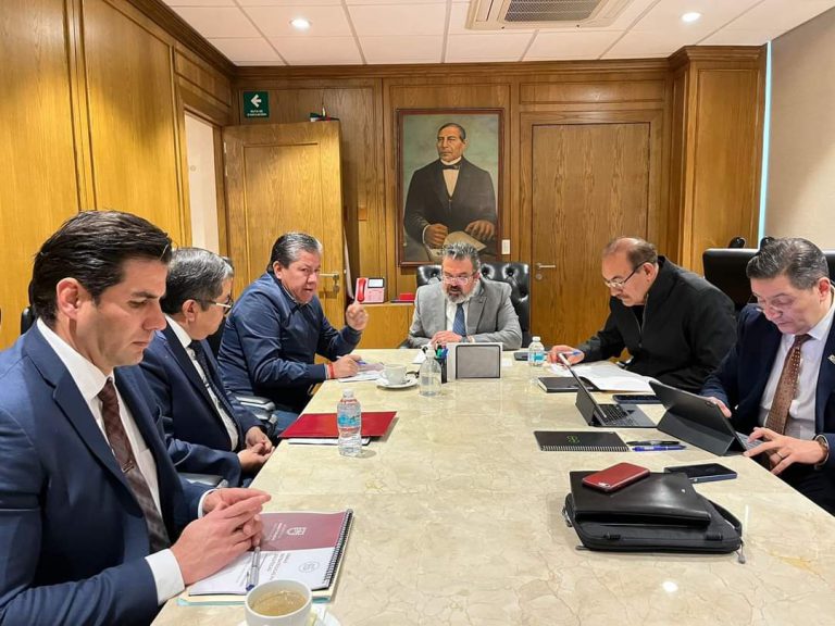 Se reúne gobernador con titular de SICT