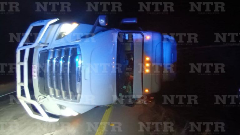 Se vuelca tráiler en Fresnillo; hay un lesionado