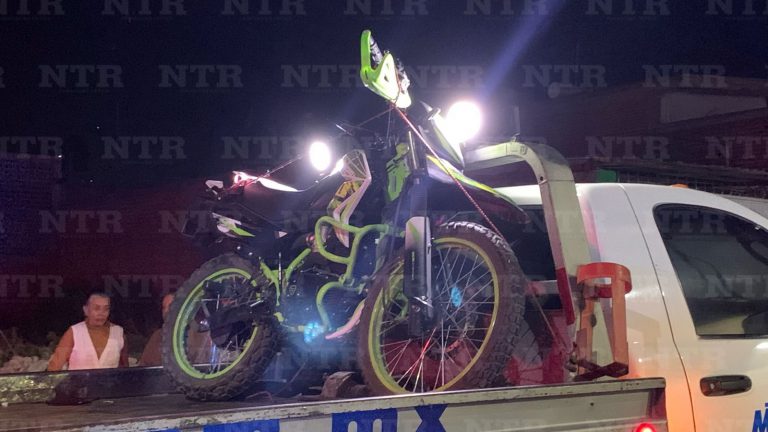 Muere motociclista tras impactar contra camioneta