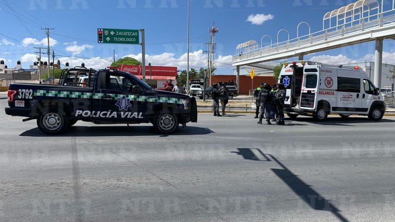 Chocan en el semáforo; menores resultan lesionados