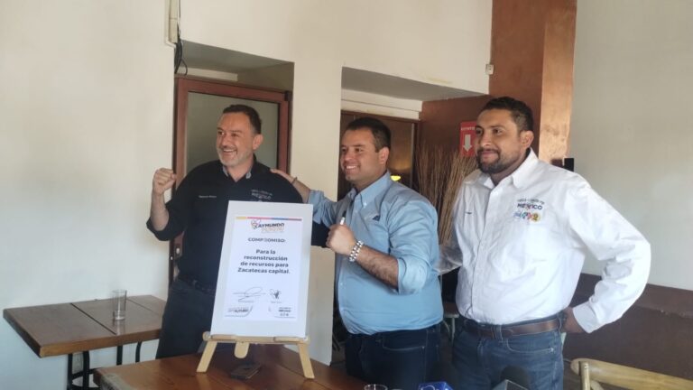 Firma Raymundo Moreno compromiso para reconstrucción de la capital