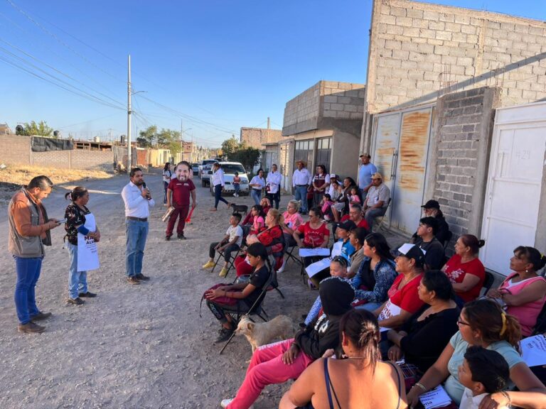 Continúa Martín Álvarez campaña en colonias