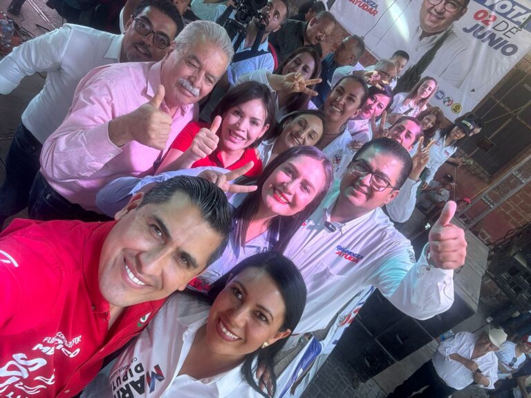Acompaña Carlos Peña a Roberto Luévano en cierre de campaña