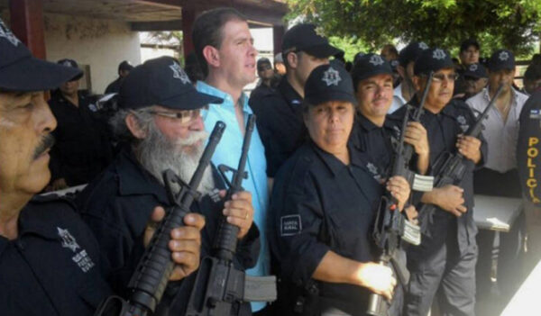 Adiós a las armas de autodefensas ayudará a la paz