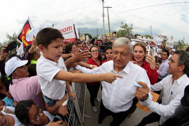 Asegura AMLO que ganará menos que EPN