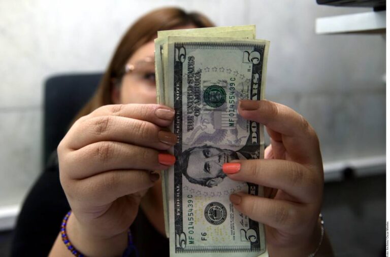 Avanza dólar 5 centavos, a $19.60