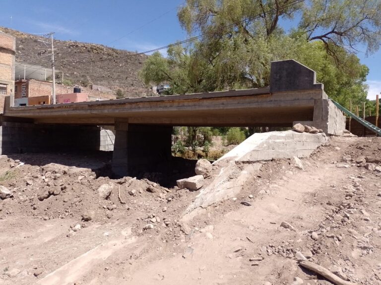 Casi listo, puente de Genaro Codina
