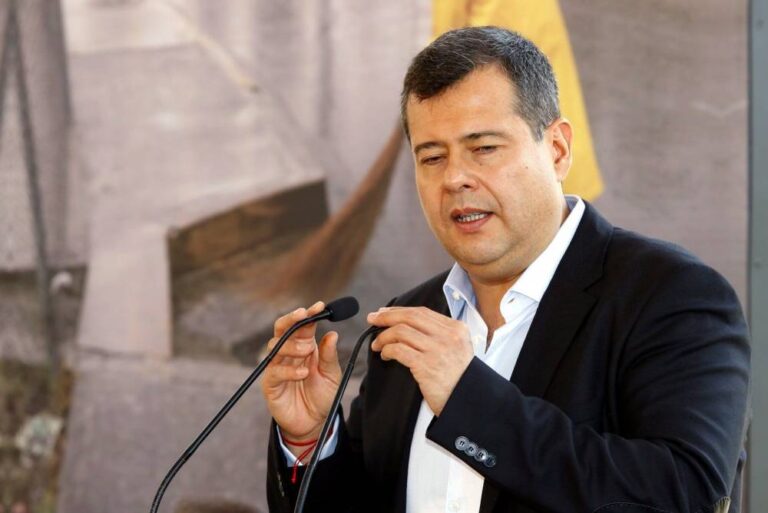 Desplome de Artz fue por error humano: Amieva