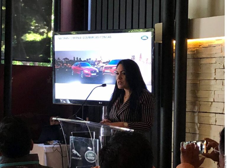 Electrifica Jaguar Land Rover su oferta