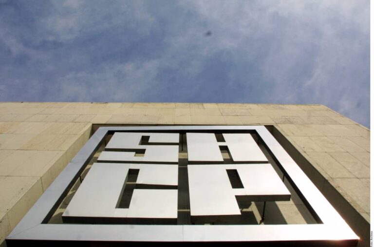 Embarga SHCP cuentas a proveedores de Maduro