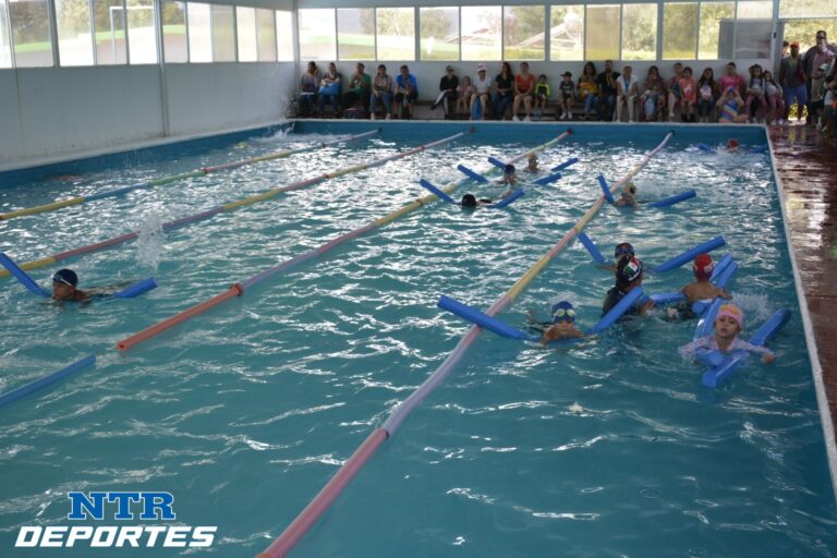 Convocan al curso intenso de natación