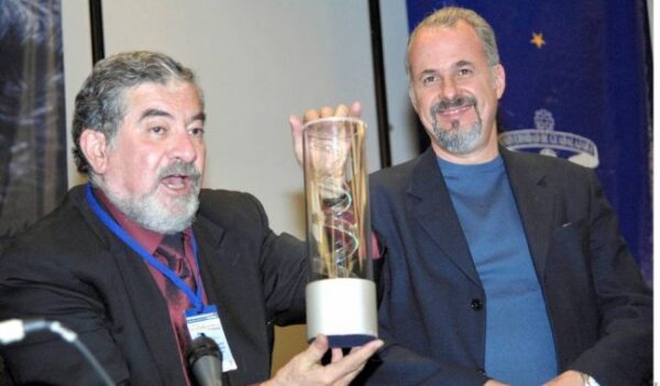 Muere el escritor Huberto Batis