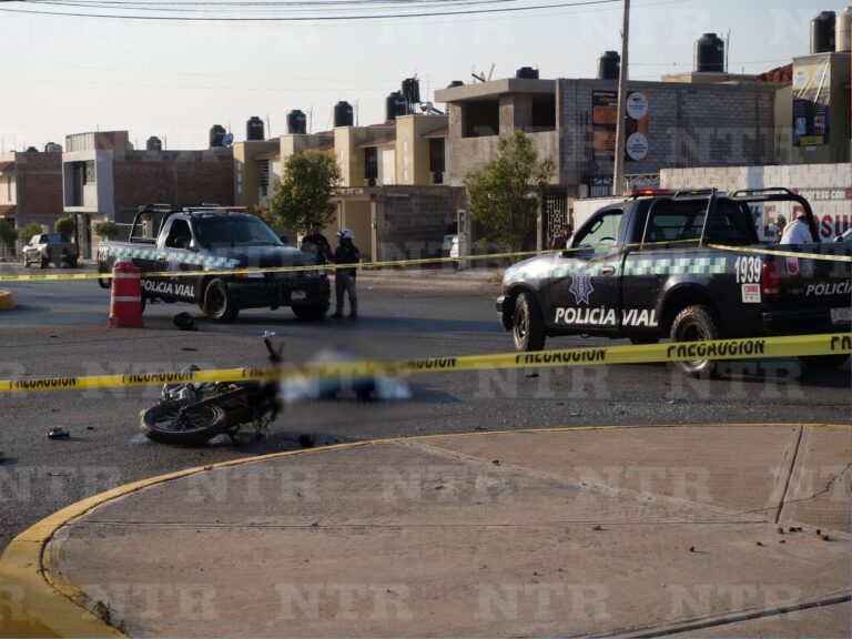 Muere motociclista tras chocar con un vehículo
