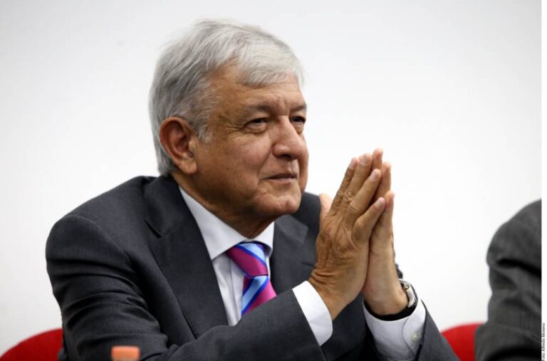 Pinta AMLO raya a poder económico