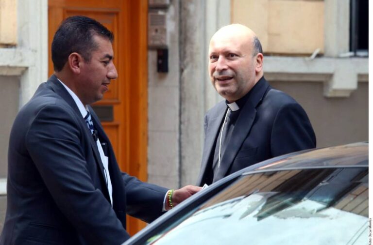 Recibe AMLO a Nuncio Franco Coppola