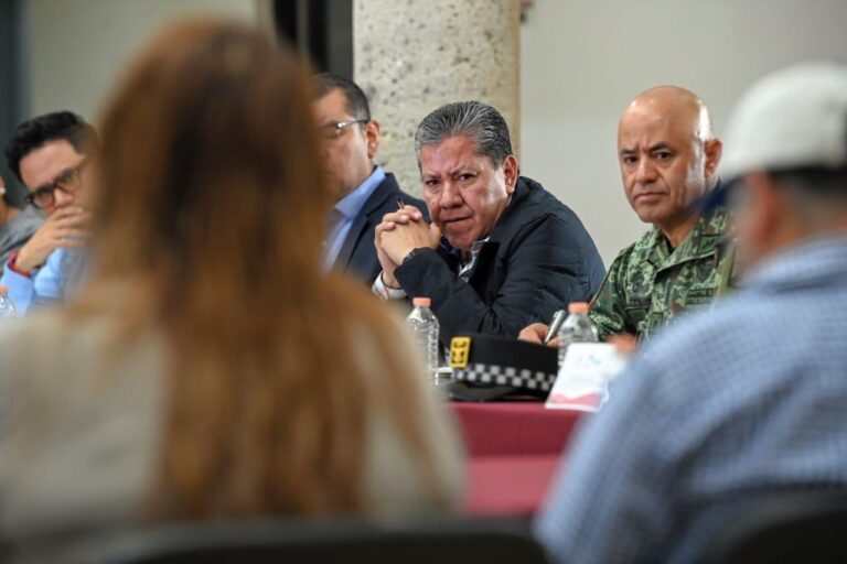 Se reúnen con familiares de desaparecidos
