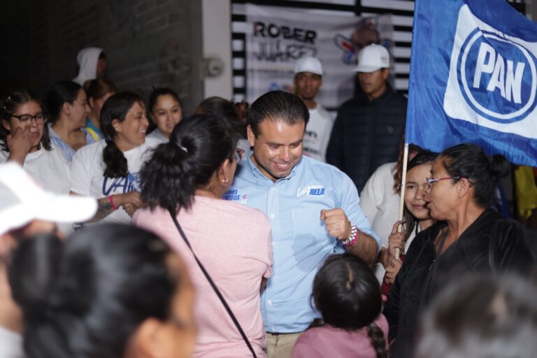 Termina Miguel Varela campaña en colonia Alma Obrera