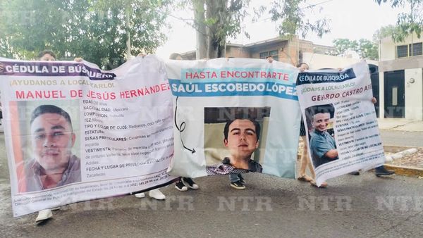 Marchan familias de desaparecidos