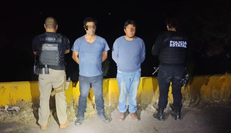 Detienen a dos hombres por portación de armas de fuego e inhibidores