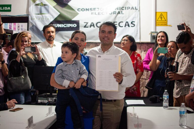 Dan constancias a alcaldes electos