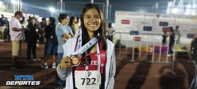 Dulce García se cuelga la medalla de bronce