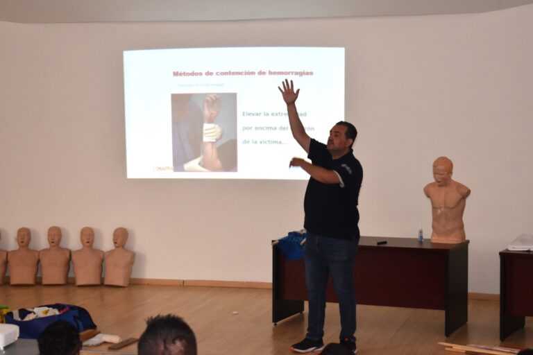 Recibe PDI entrenamiento en medicina táctica