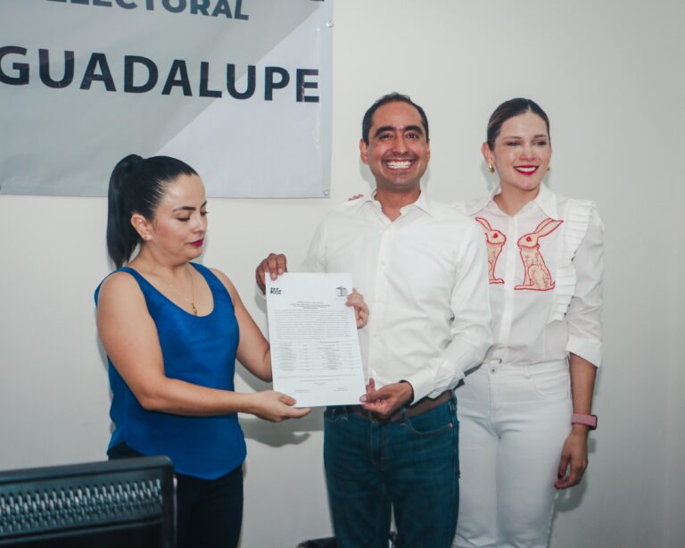 Recibe Pepe Saldívar Constancia de Mayoría