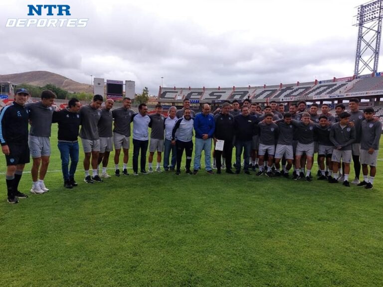 Reconocen trayectoria de Rubens Valenzuela