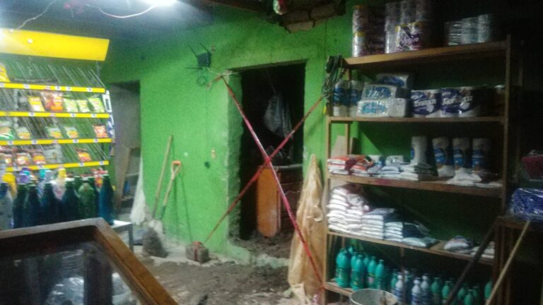 Rescatan a mujer atrapada tras derrumbe de casa en Fresnillo