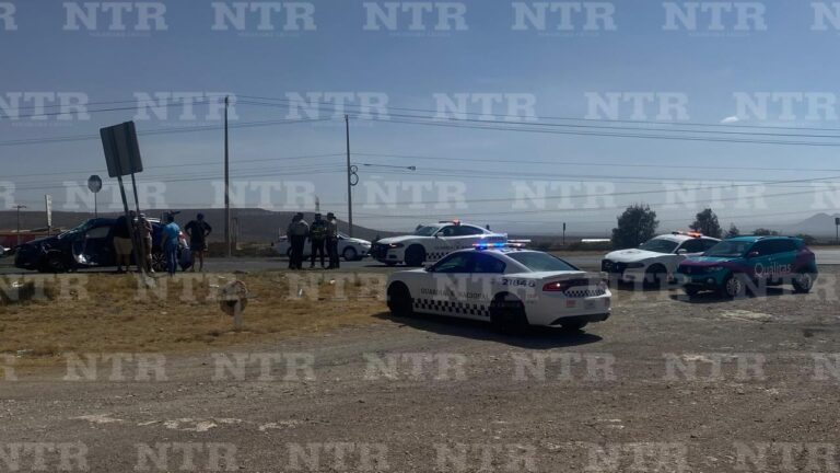 Se impactan tráiler y auto en Fresnillo