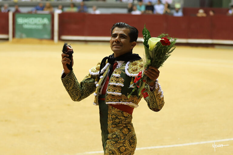 Joselito Adame se queda cerca de su quinta Puerta Grande