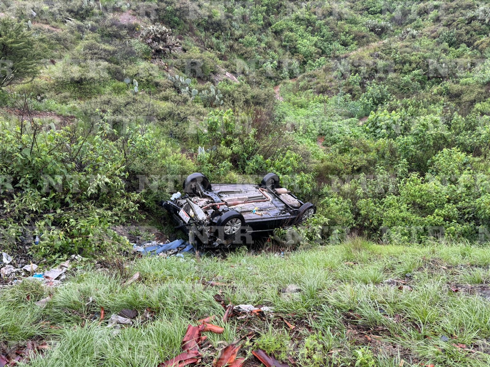 Por Lluvia Y Exceso De Velocidad, Mujer Sufre Volcadura En Vetagrande ...