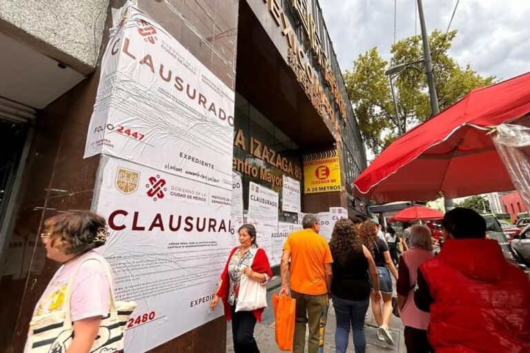 Clausuran plaza china de Izazaga en CDMX