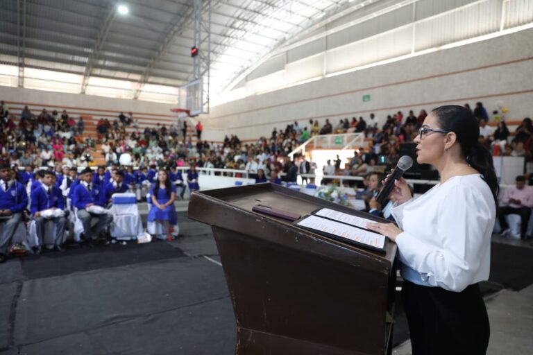 Concluyen la secundaria 182 alumnos de Río Grande