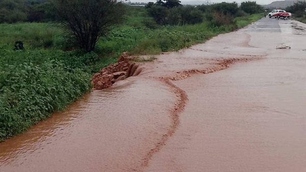 Está puente vehicular en riesgo de colapso en comunidad del Lampotal