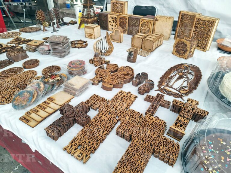¡Disfruta de las artesanías locales!