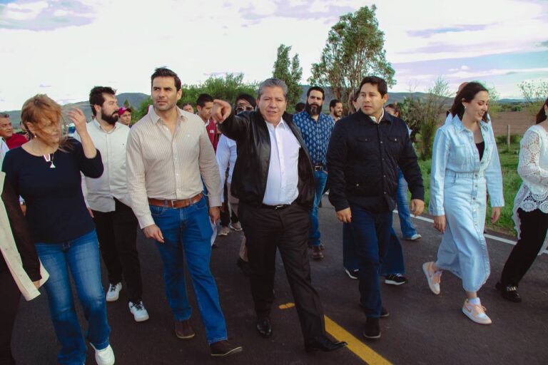 Inauguran rehabilitación de tramos carreteros en Zacatecas