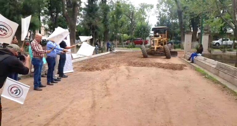 Continúa remodelación de alameda en Jerez