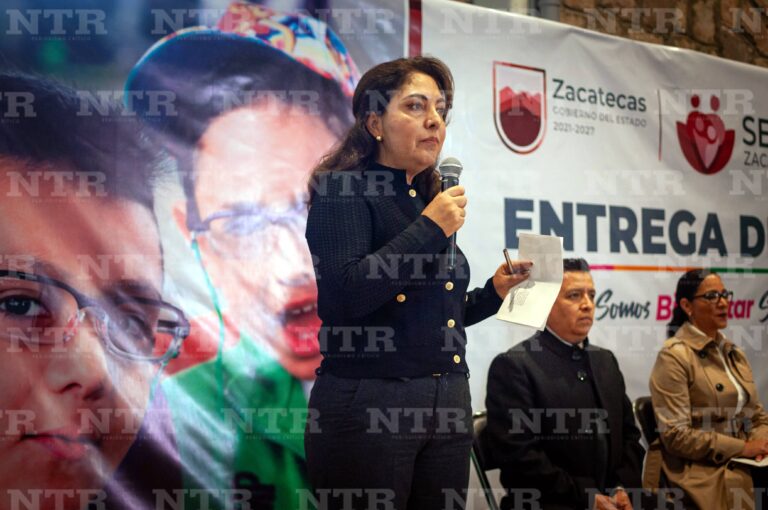 Entregan lentes en nivel básico