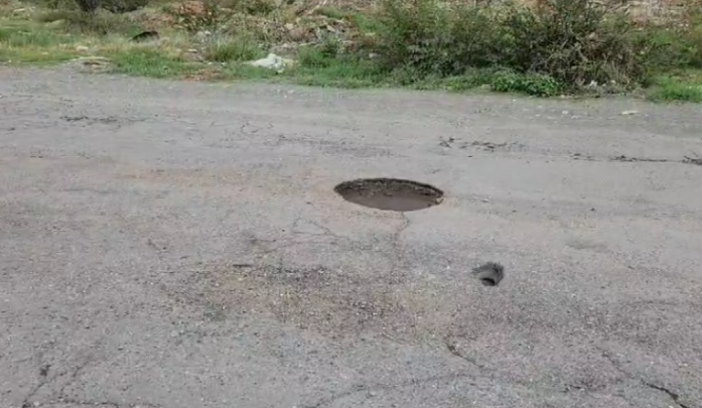 Provoca lluvia baches en Villas de San Fermín